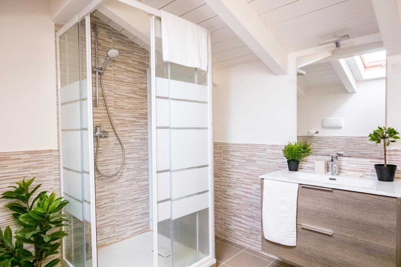 Residenza Oleandro Apartment Desenzano del Garda Ngoại thất bức ảnh